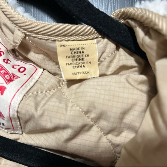 Levi’s women’s MARLOWE OVERSIZED REVERSIBLE SHERPA Quilted JACKET - Picture 5 of 16